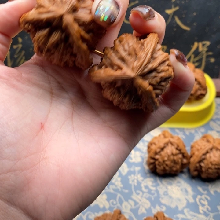 浮***影文玩核桃吊坠白狮子