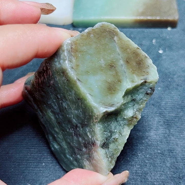 和田玉（糖玉）未镶嵌珠宝奇石