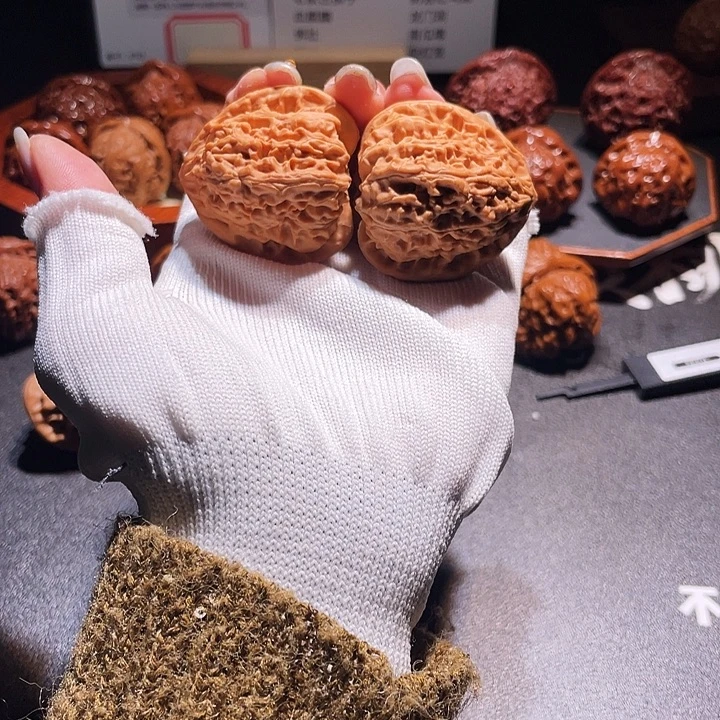 文玩核桃吊坠38.38糖三角