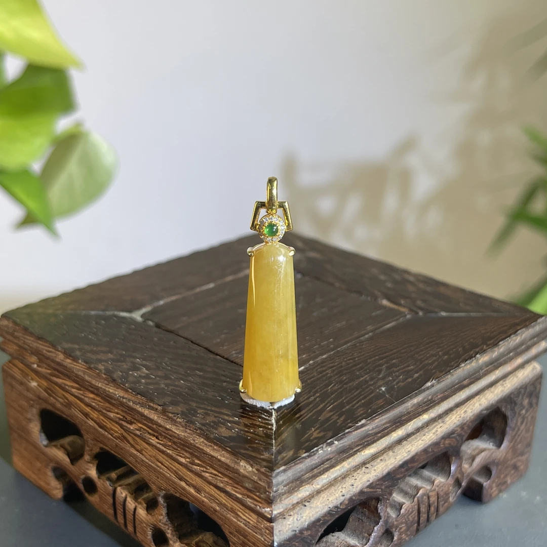 JGB02-140  天然缅甸A货翡翠  18K含钻镶嵌无事牌