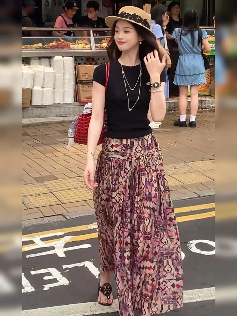 夏季女装2025新款套装气质显瘦黑色冰丝上衣碎花高腰半身裙两件套