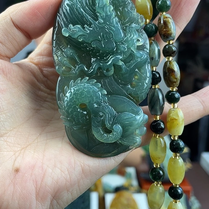 蛇纹石玉未镶嵌颈饰