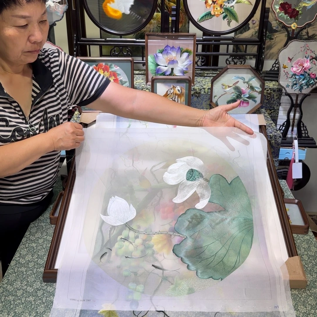 刺绣刺绣工艺精湛独特设计新颖时尚