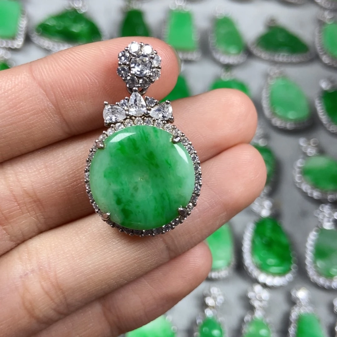 颈饰未镶嵌翡翠平安扣