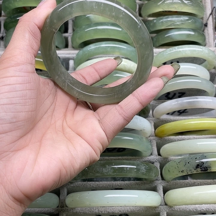 蛇纹石玉未镶嵌手镯286