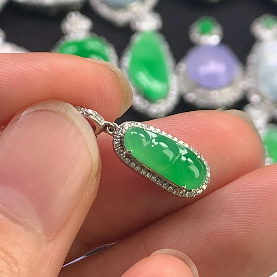 翡翠18K金镶嵌颈饰