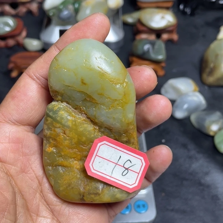 颈饰未镶嵌和田玉18