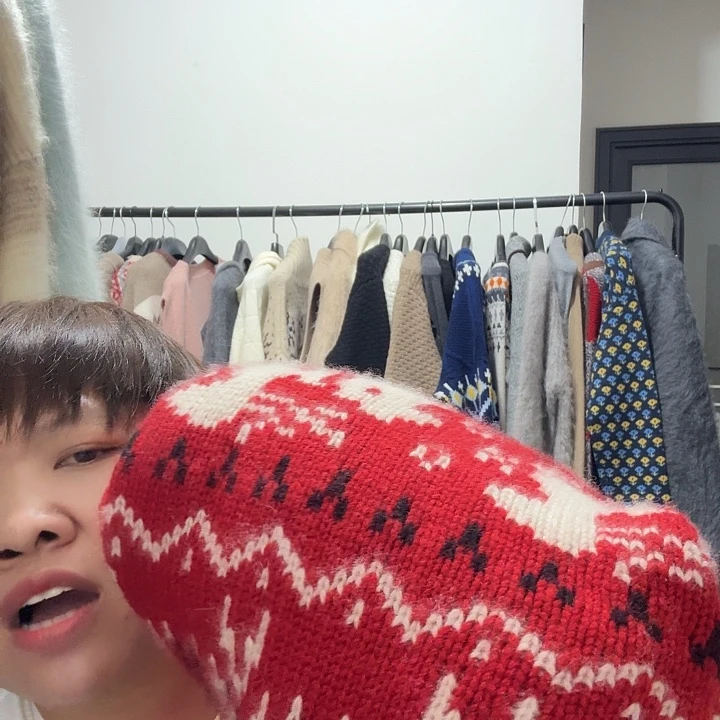 小鹿红色。