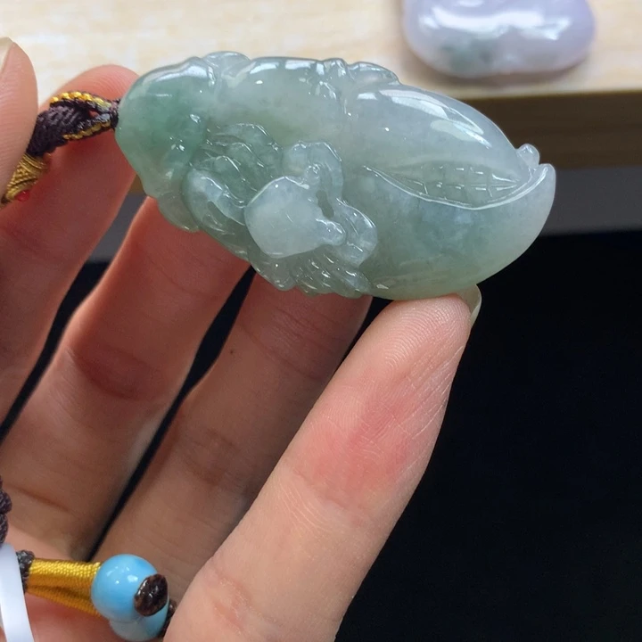 翡翠未镶嵌颈饰吊坠