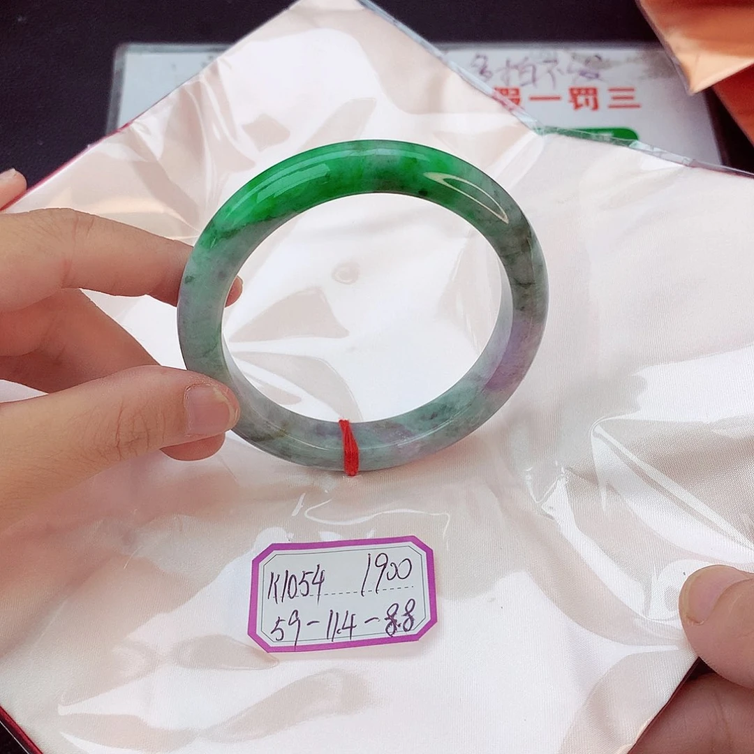 翡翠手镯未镶嵌翡翠