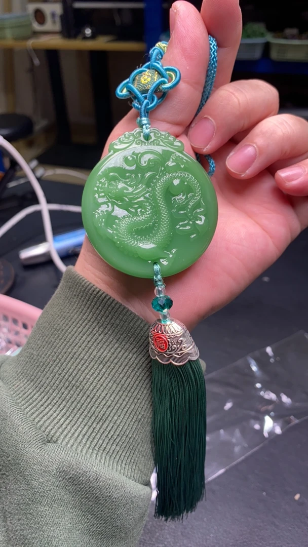 B508 碧绿龙牌吊饰