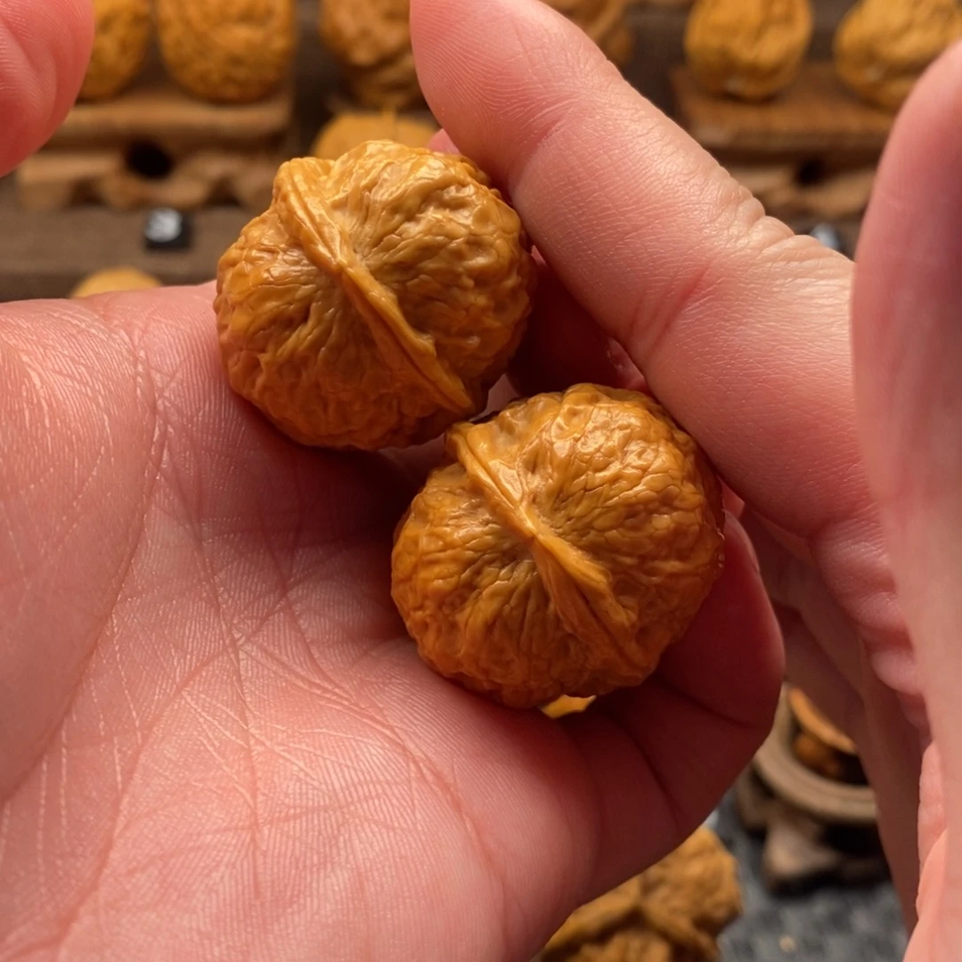 文玩核桃把件耿*铁核桃