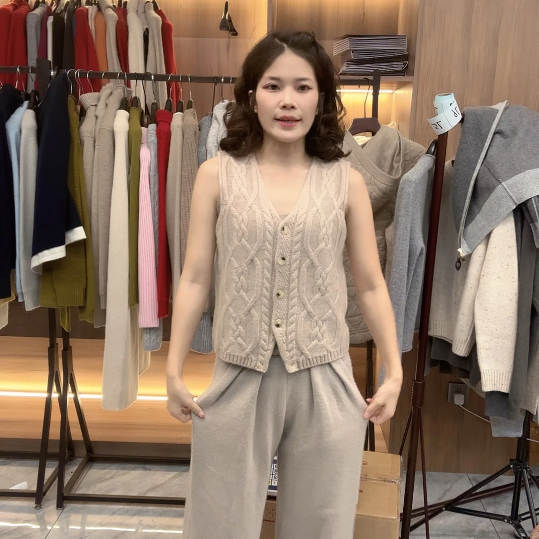 加厚浇花马甲山羊绒