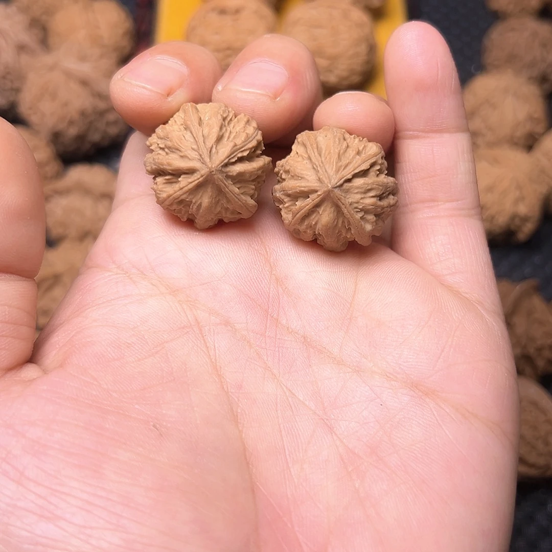 文玩核桃吊坠四棱