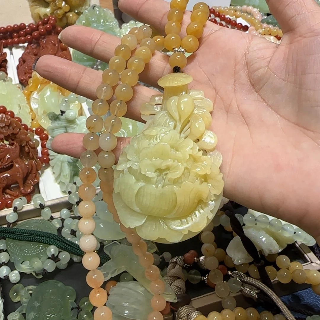 未镶嵌蛇纹石玉吊坠