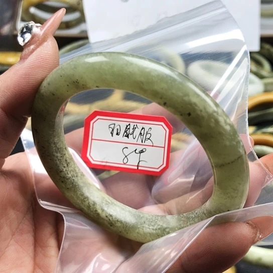 蛇纹石玉手镯未镶嵌羽****袄