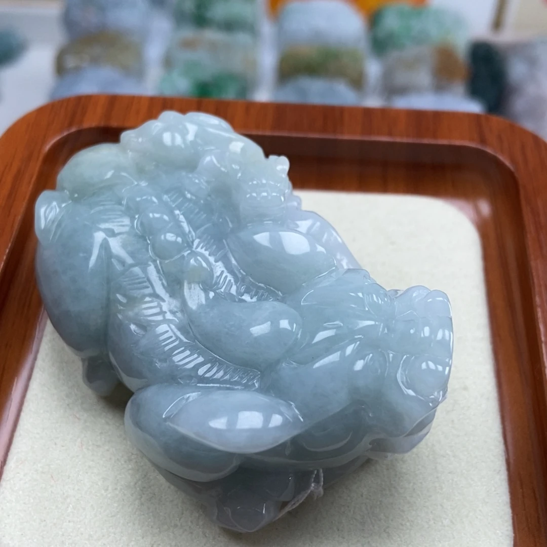 享***生吊坠(赠链)未镶嵌翡翠貔貅手把件