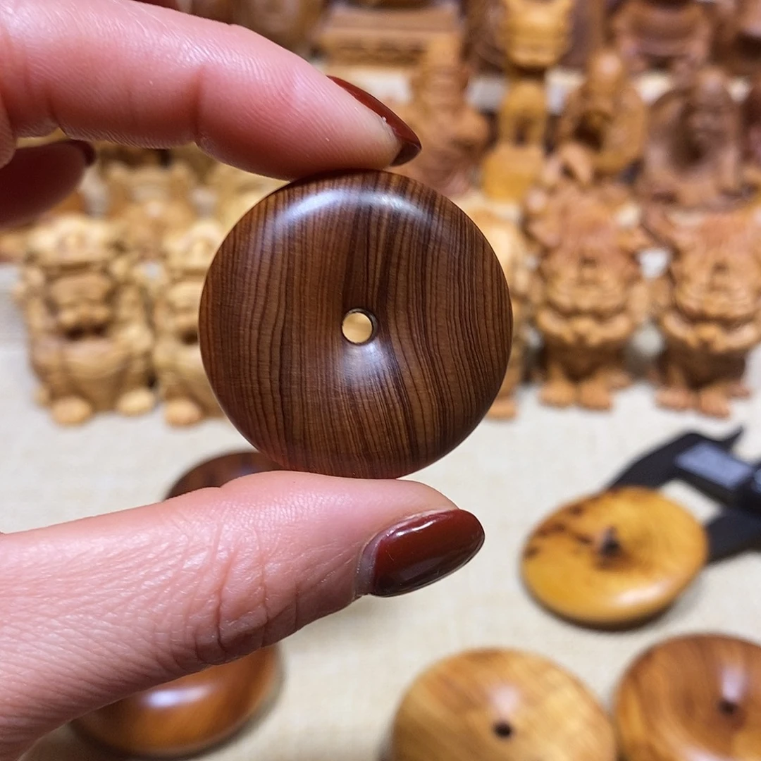 木L****e崖柏手把件，平安扣