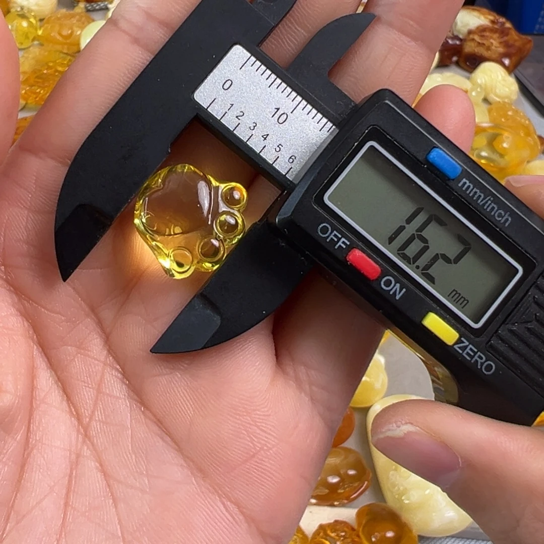 琥珀未镶嵌裸石琥珀