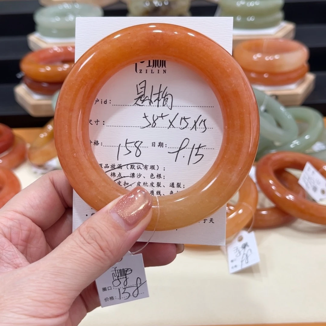 未镶嵌手镯石英质玉是***?
