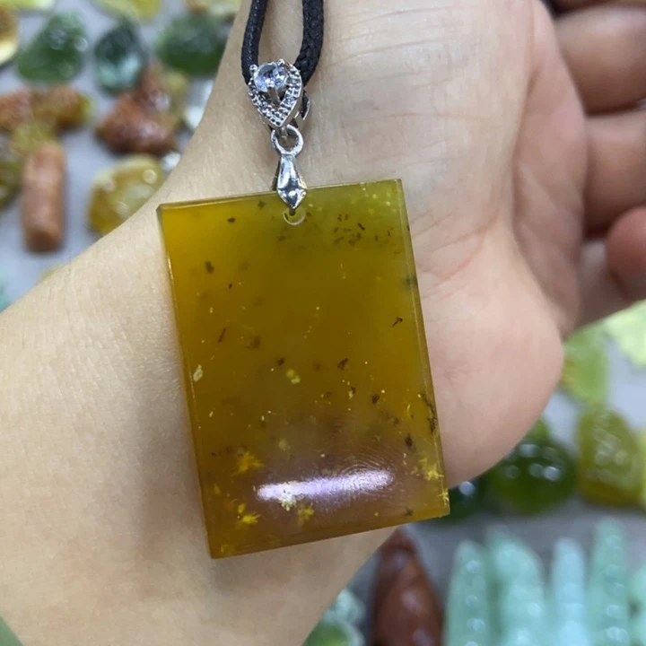 未镶嵌蛇纹石玉挂件