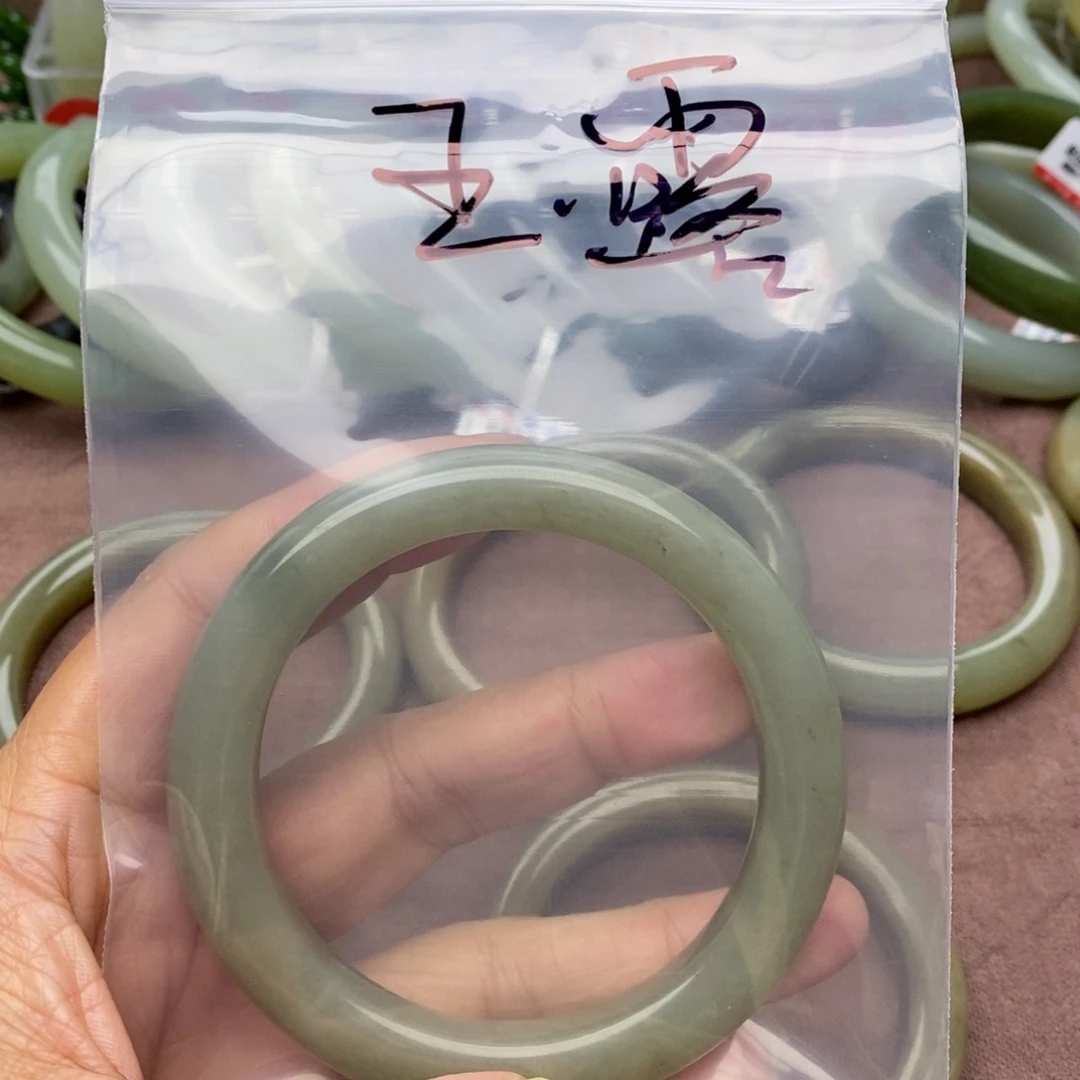 和田玉手镯未镶嵌玉*