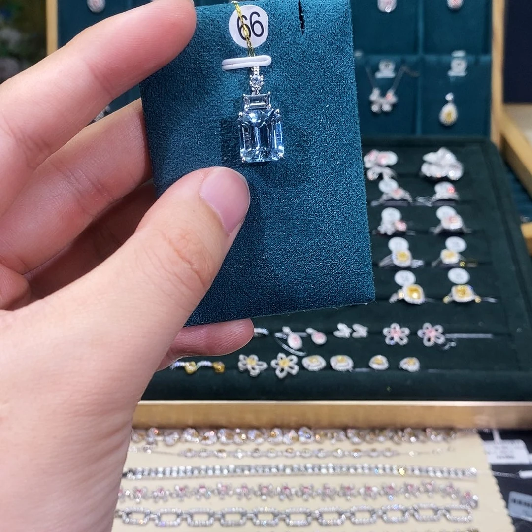 海蓝宝石吊坠(不含链)18K金镶嵌改*吊坠