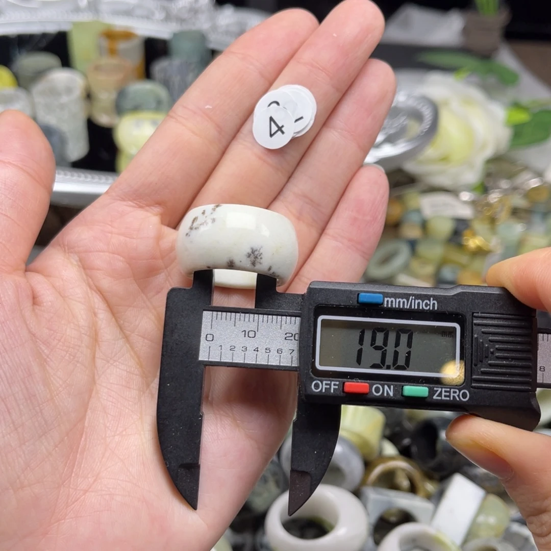 蛇纹石玉未镶嵌戒指