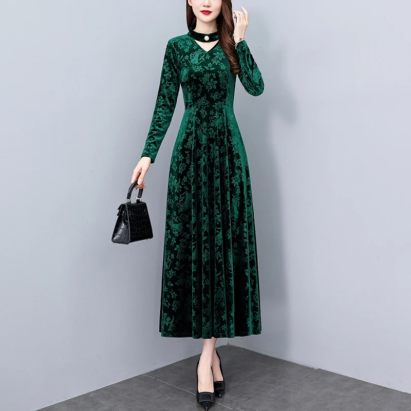 2025秋冬新款赫本风金丝绒连衣裙大码胖收腰显瘦遮肚长裙