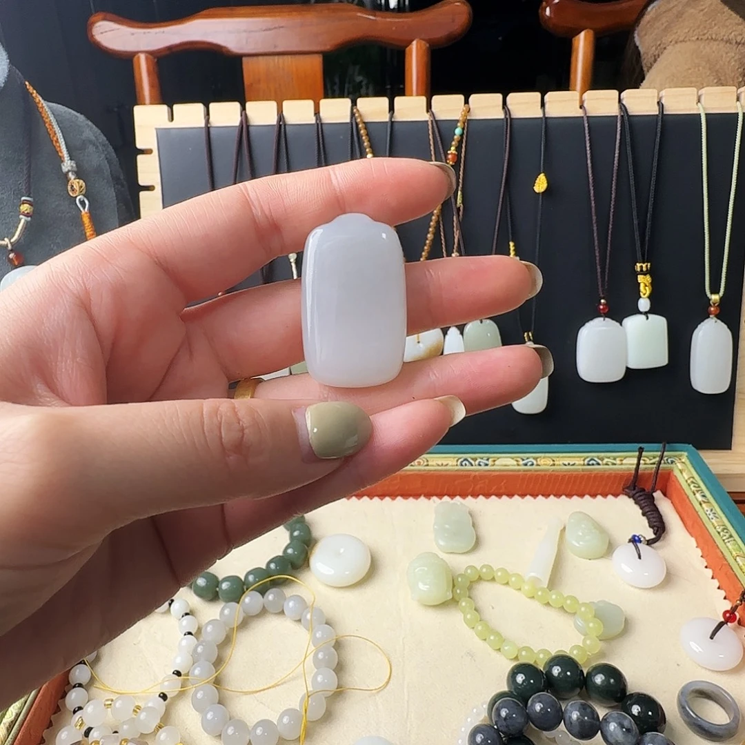 和田玉未镶嵌颈饰