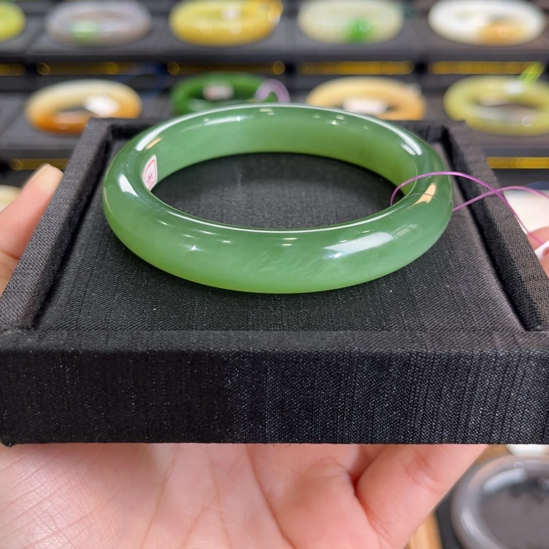 和田玉未镶嵌手镯碧玉