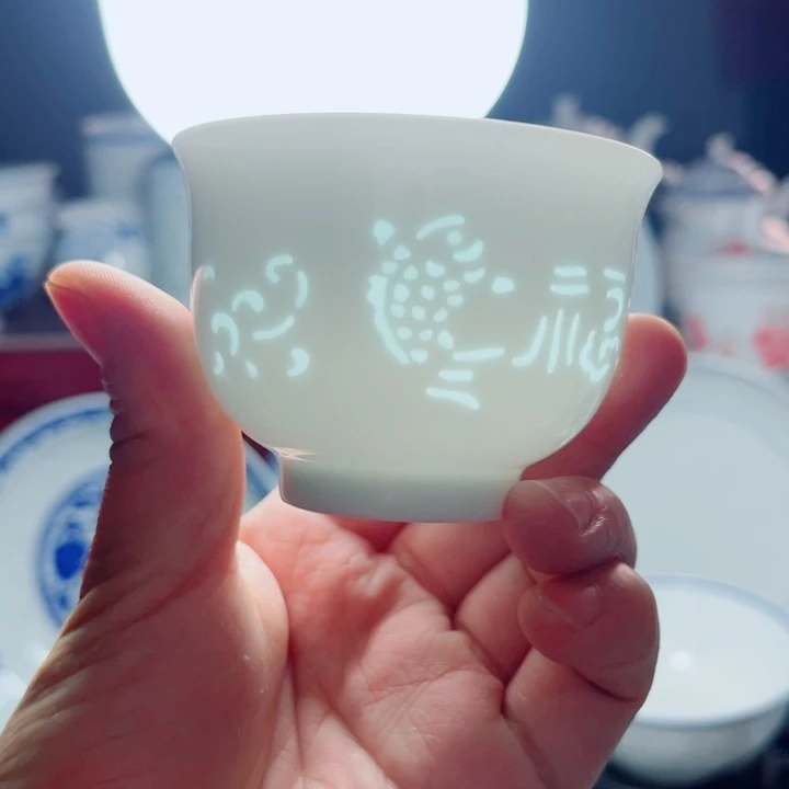 青花玲珑小杯双鱼福字雕刻新款
