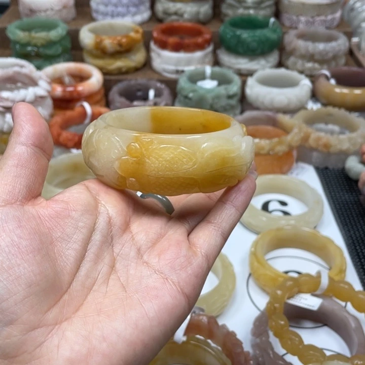 性***螂石英岩玉手镯未镶嵌
