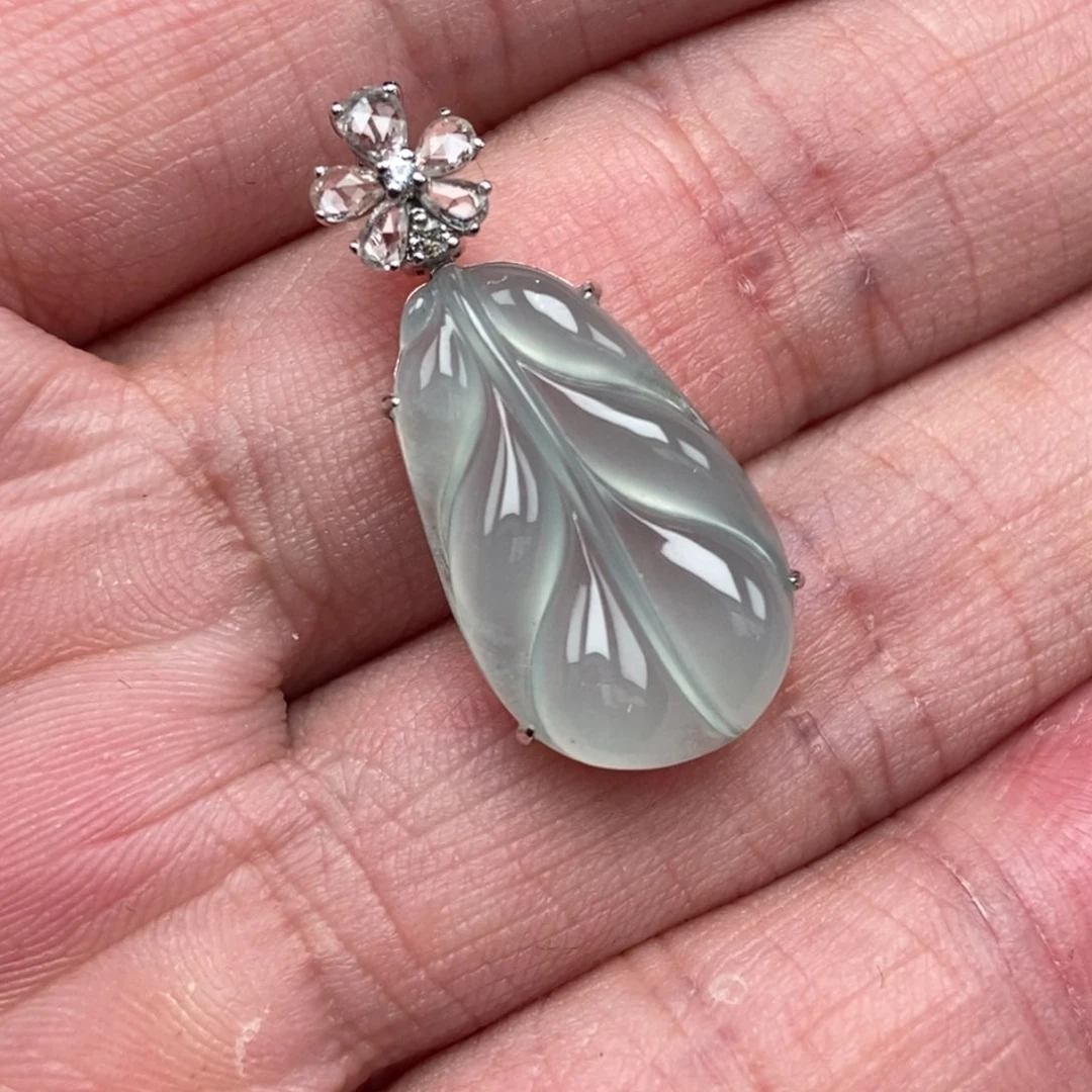 颈饰18K金镶嵌翡翠叶子