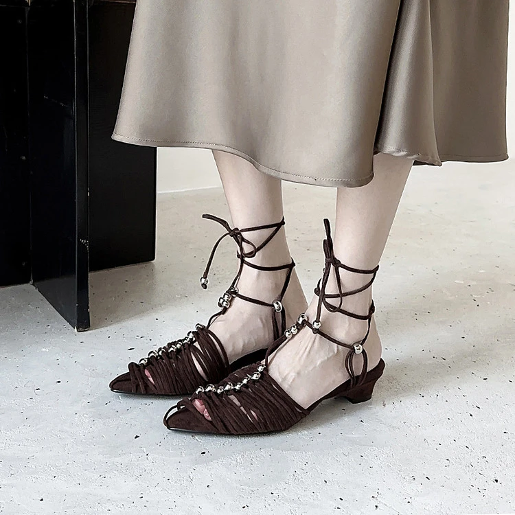 2025夏新款低跟性感时装低跟凉鞋镂空珠串交叉绑带包头罗马鞋