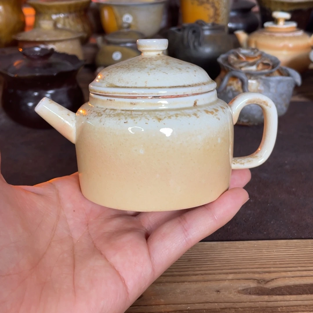 德钟。  中白壶。    大容量。