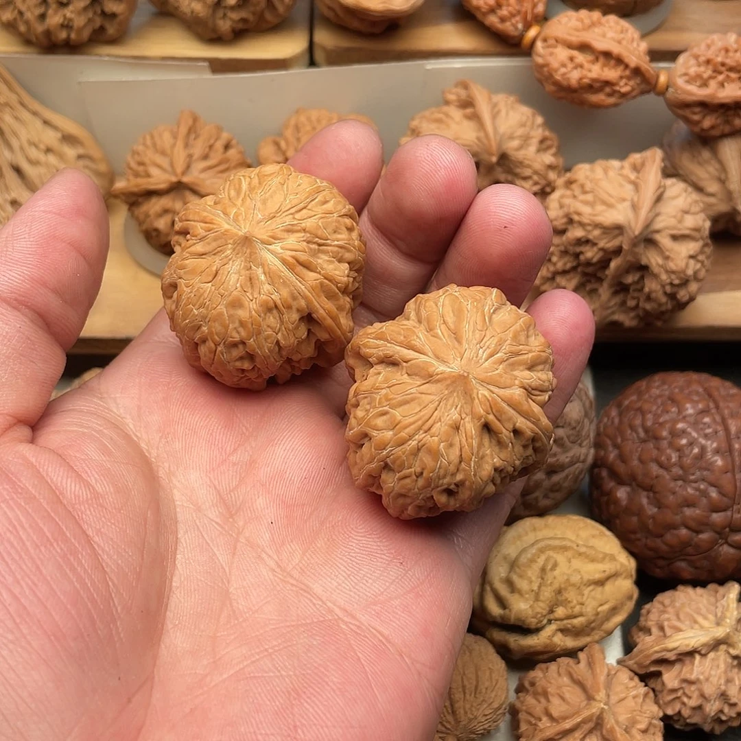 刘***屈文玩核桃吊坠铁锤