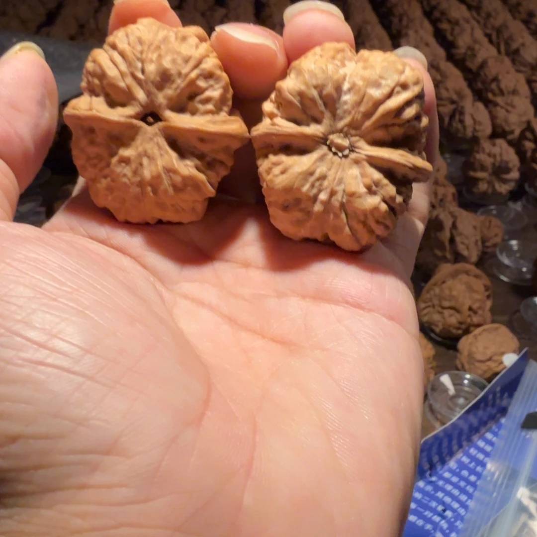 ****石把件文玩核桃蛤蟆的眼睛是真的好看啊