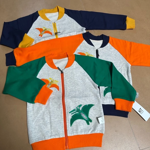 男卡通动漫圆领普通外套童装上衣时尚棒球服撞色外套