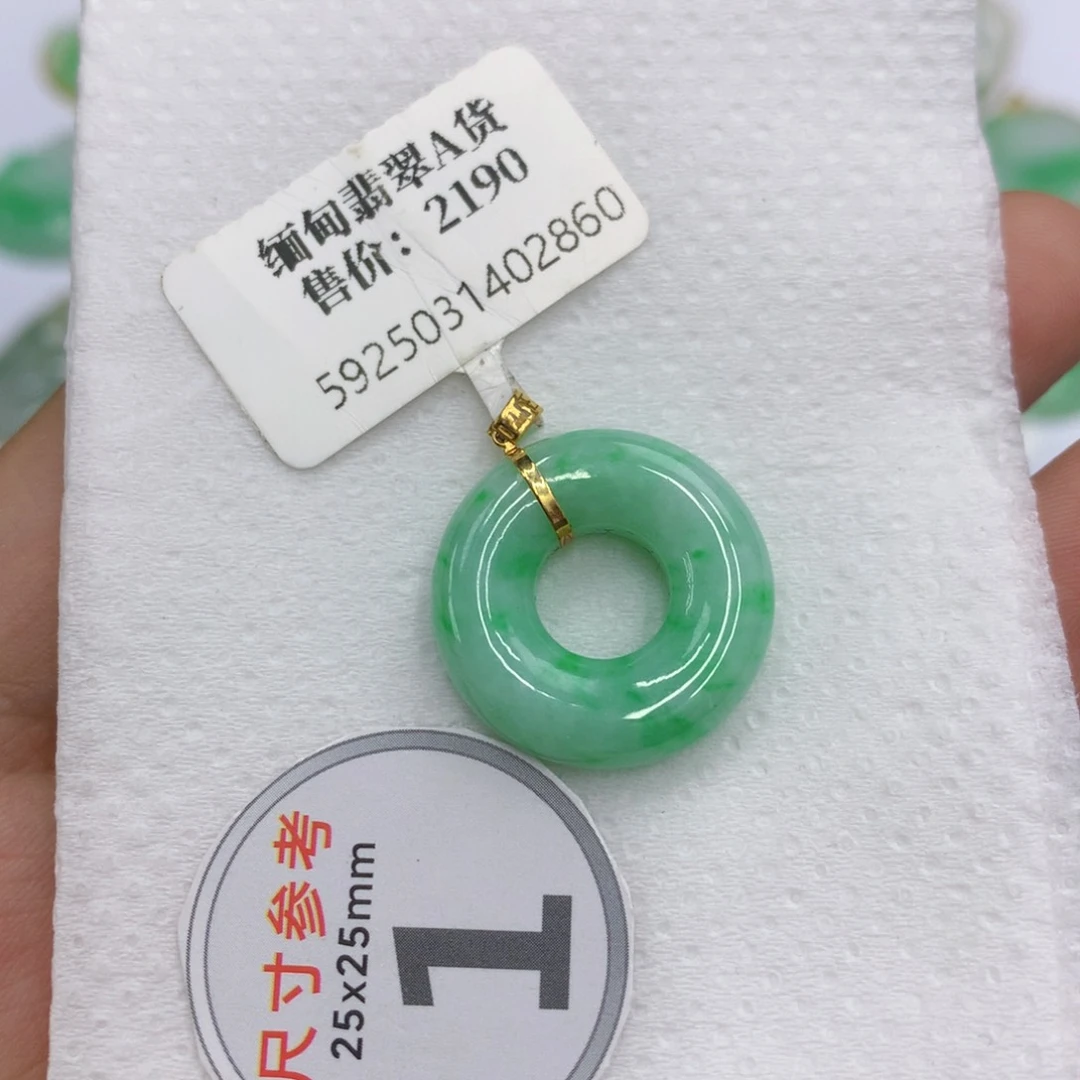 翡翠18K金镶嵌颈饰翡翠