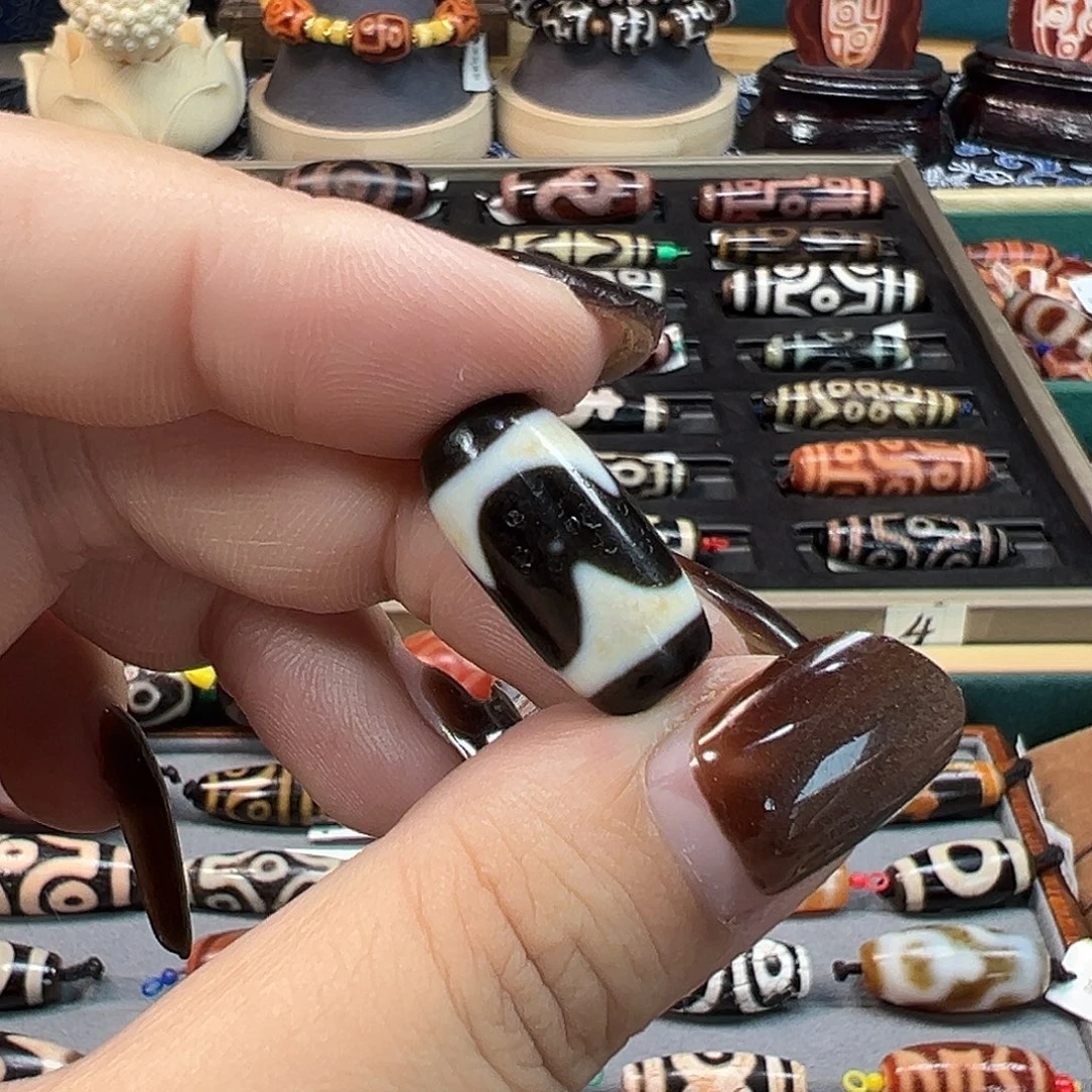 玛瑙/玉髓未镶嵌珠宝半成品金蝉黑白桶虎牙21✖️10.4