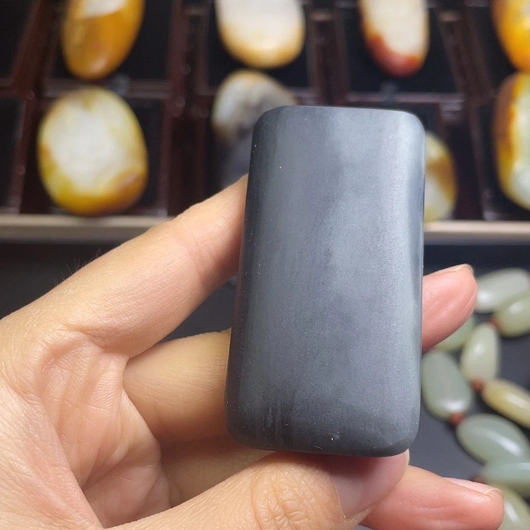 和田玉未镶嵌把件