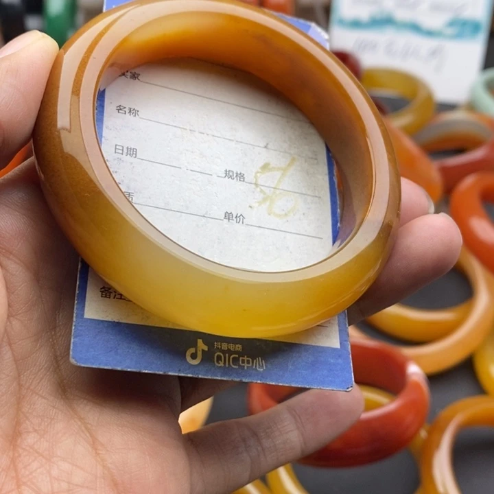 未镶嵌手镯石英质玉