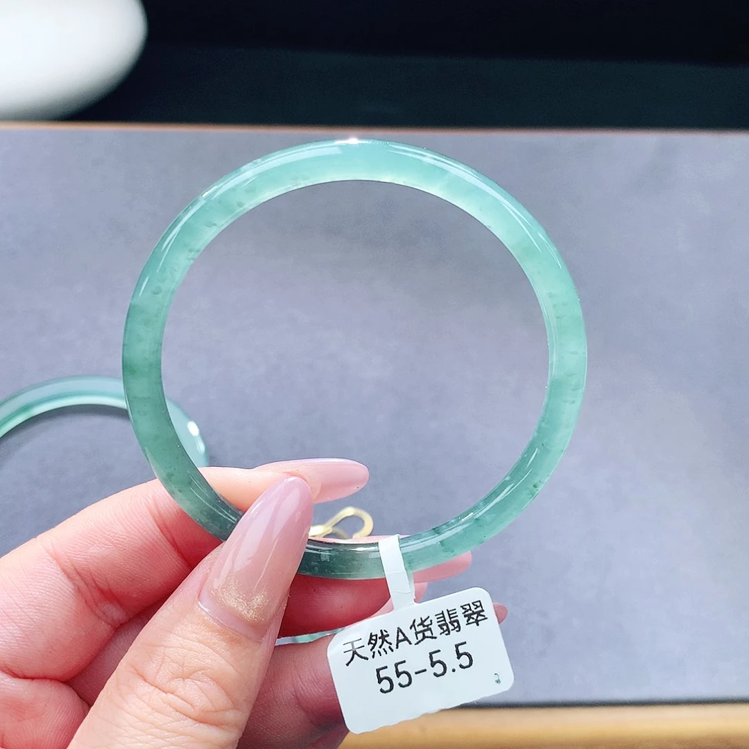 未镶嵌手镯（圆镯）翡翠
