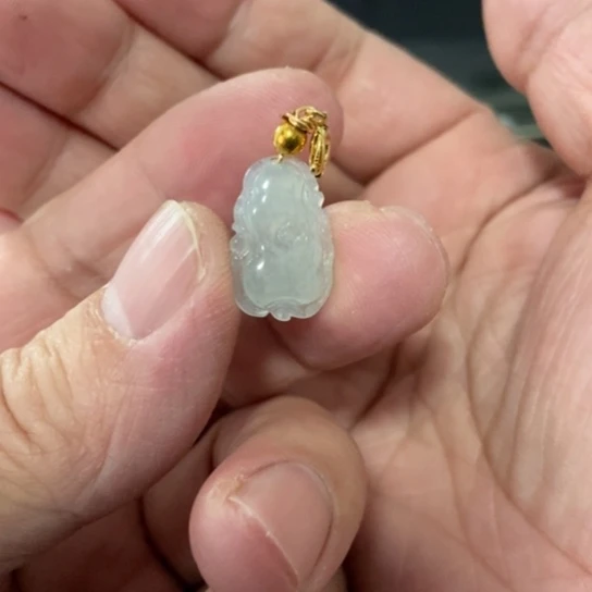 翡翠未镶嵌颈饰和和美美