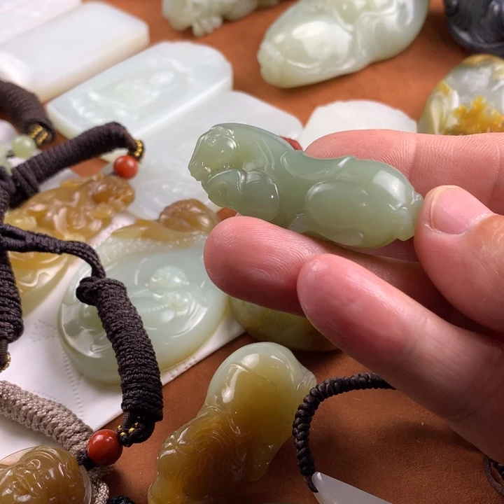 未镶嵌和田玉挂件