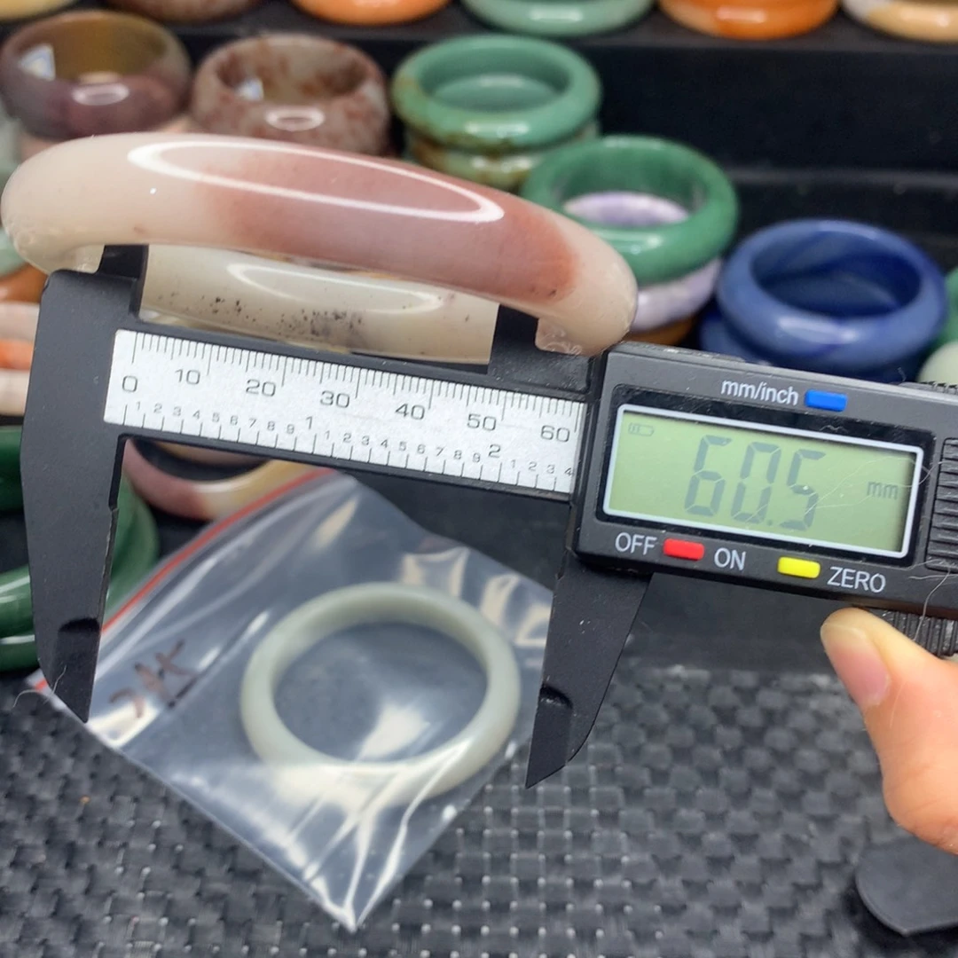 石英质玉手镯未镶嵌30