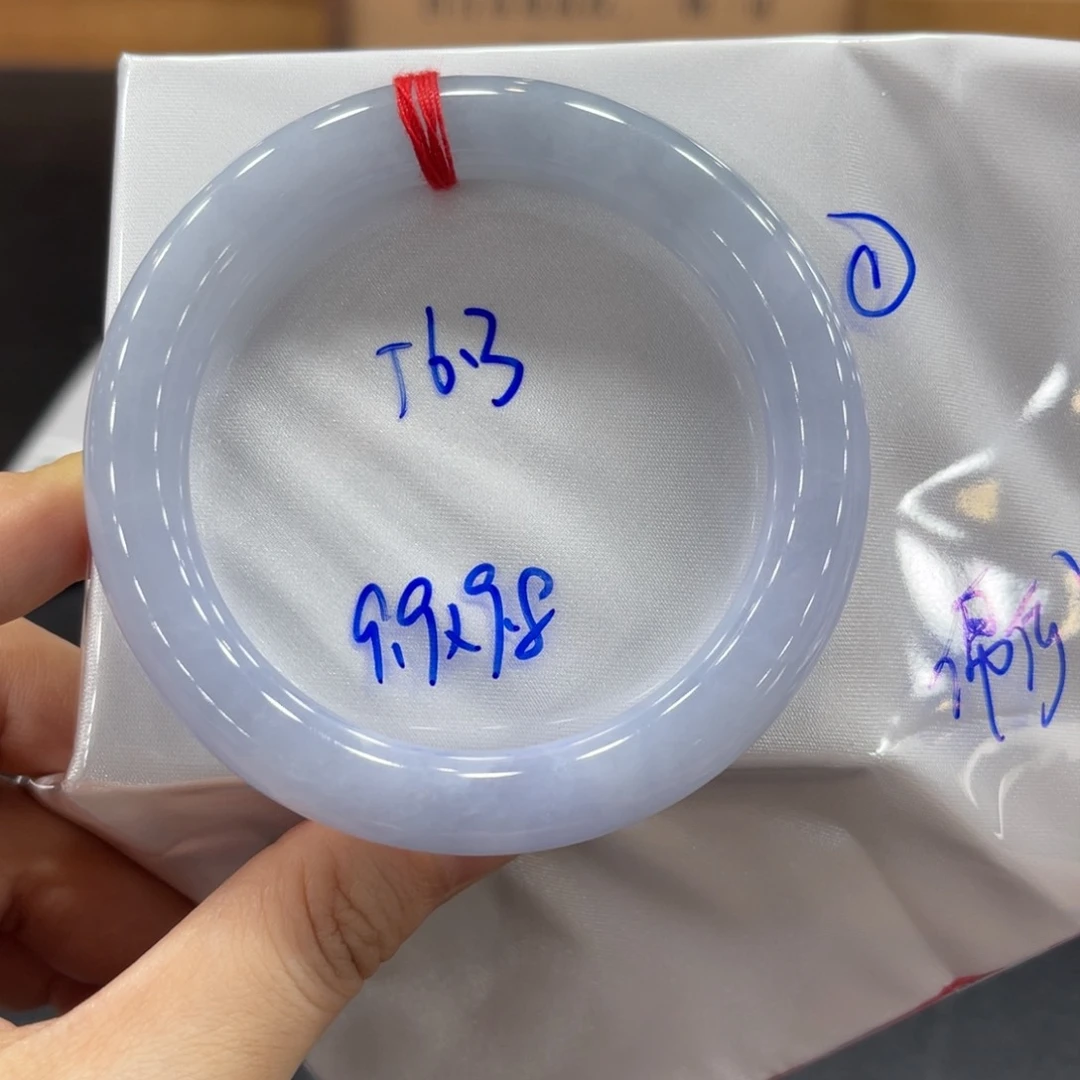 未镶嵌手镯翡翠?*.翡翠