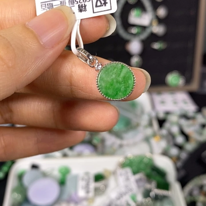 翡翠未镶嵌颈饰ꫛ***岁翡翠未镶嵌颈饰