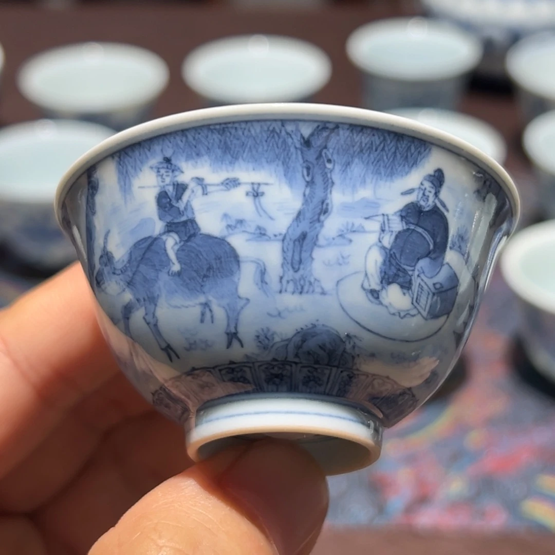 陶精品青花人物故事撇口杯口径约6.5厘米
